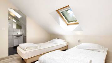 Nhà | 10 phòng ngủ, trang bị nội thất với thiết kế riêng biệt, bộ trải giường