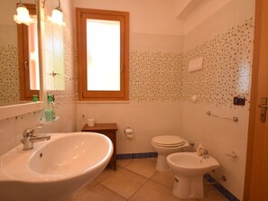 House | Bathroom - Detached Villa Located in a Residential Area Near the Sea (Castellammare del Golfo)