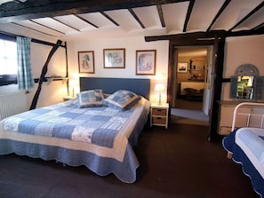 House | 5 bedrooms, individually furnished, bed sheets