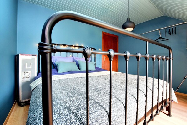 House | Individually furnished, bed sheets