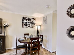 Dining - Stunning Apartment in Glasgow Near Celtic Park (Glasgow)