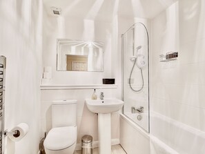 Shower, towels - Stunning Apartment in Glasgow Near Celtic Park (Glasgow)