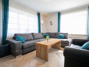 House | Living room - Spacious Holiday Home in the Ardennes with Sauna & Hot Tub (Sankt-Vith)