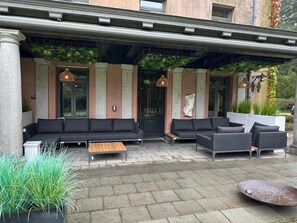 House | Terrace/patio - Magnificent Luxury Chateau in Vast Garden with Sauna & Hot Tubs (Chiny)