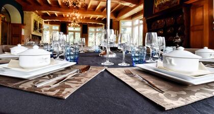 Magnificent Luxury Chateau in Vast Garden with Sauna & Hot Tubs