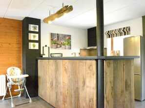 Chalé | Cozinha privada | Cadeirão de bebê