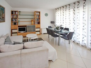 Living room - Sun-kissed Apartment in Bibinje With Garden (Bibinje)