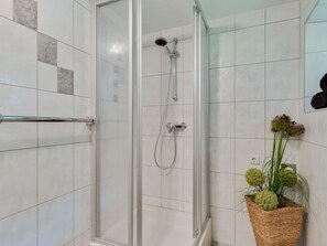Buồng tắm vòi sen, khăn tắm 