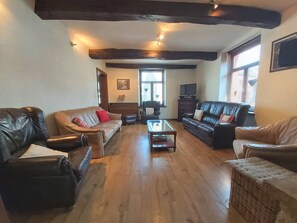 House | Living room - Pleasant Holiday Home in Herbeumont near Semois River (Herbeumont)