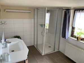 Apartment | Bathroom