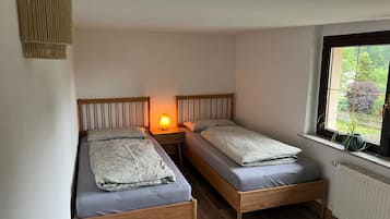 Apartment | 2 bedrooms, individually furnished, bed sheets