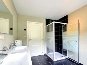 House | Bathroom - Holiday Home in Hastiere Near Forest (Hastiere)