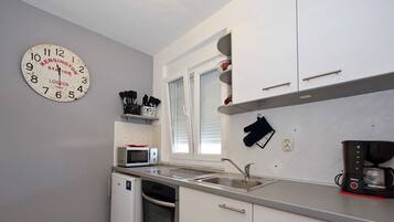 Apartemen | Dapur pribadi | Peralatan masak/sendok-piring