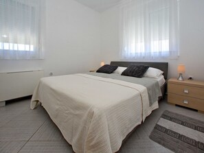1 bedroom, individually furnished, bed sheets - Tranquil Apartment in Bibinje With Garden (Bibinje)
