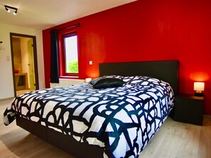 Rumah | 4 kamar tidur dan dilengkapi dengan perabotan berbeda-beda