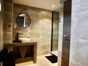 House | Bathroom - Tranquil Holiday Home in Manhay with Hot Tub near Ski Area (Manhay)