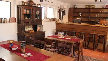 Apartment | Dining