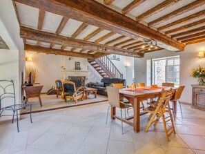 Dining - Vintage Holiday Home in Maisons Near Sea (Maisons)