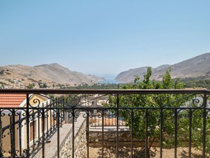House | Balcony - Pretty Holiday Home in Symi Island With Balcony (Symi)