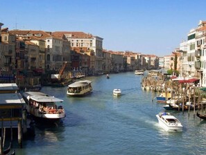 A canal with boats, buildings, and gondolas. - Fancy Apartment in Venice near Campo Padre Soccer Club (Mestre)