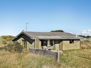 Exterior - Cozy Holiday Home in Løkken near Beach (Lokken)
