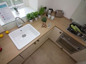 2 bedrooms, iron/ironing board, WiFi, bed sheets - Comfortable Holiday Home in Bakewell Near Chatsworth House (Bakewell)