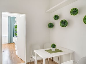 Dining - Boutique Apartment in Wien near Stadtpark & Naschmarkt (Vienna)