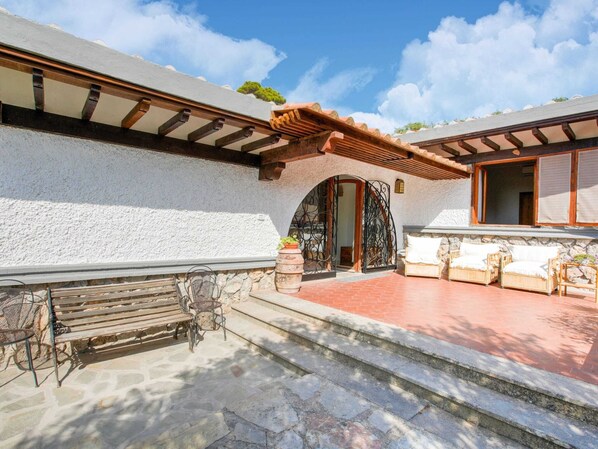 Villa | Exterior