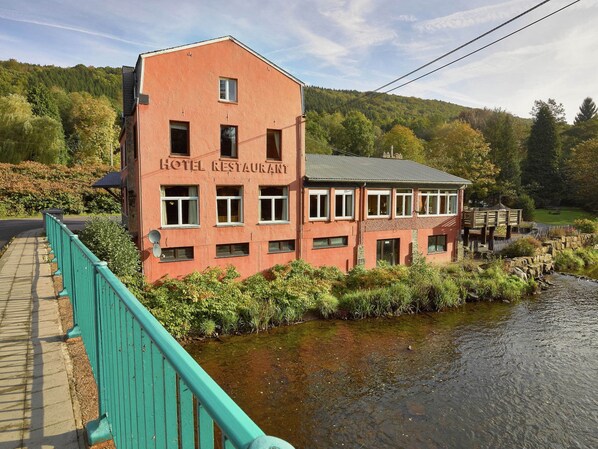 Villa | Exterior - Luxurious Mansion in Stoumont With Indoor Pool (Stoumont)