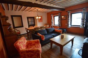 House | Living room | TV, fireplace