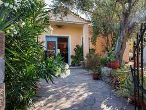 Exterior - Tempting Apartment in Lesvos Island near Beach & Town Center (Lesvos)