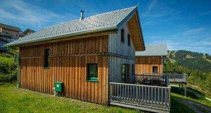 Wonderful Chalet in Klippitztörl with Hot Tub & Sauna