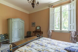 4 bedrooms, individually furnished, bed sheets