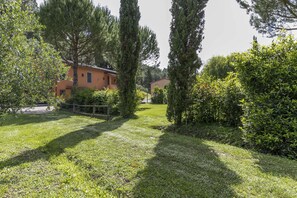 Garden - Tuscany's Hidden Garden Escape (Montopoli in Val d'Arno)