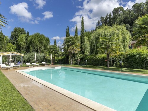 Tuscany's Hidden Garden Escape