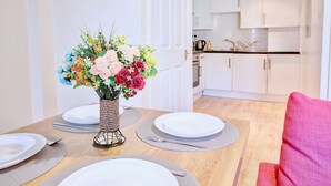 Unclassified image, 5 of 18, button - Alluring Apartment in Paisley near Barshaw Park (Paisley)