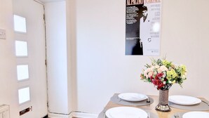 Unclassified image, 3 of 18, button - Alluring Apartment in Paisley near Barshaw Park (Paisley)