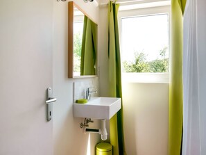 House | Bathroom - Enticing Holiday Home in Treignes near Forest (Viroinval)