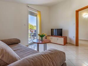 Apartment | Living area - Graceful Apartment in Banjole near Beach Centinera (Medulin)