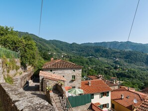 Exterior - Historic Holiday Home in Marliana - Pistoia With Terrace (Marliana)