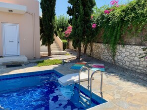 Villa | Garden
