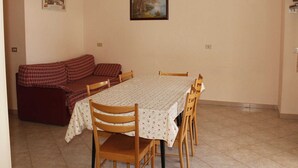 Dining - Comfy Holiday Home in Livigno near Ski Area (Livigno)