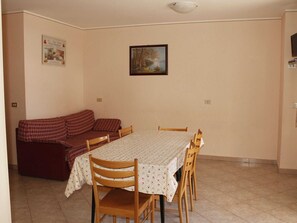 Dining - Comfy Holiday Home in Livigno near Ski Area (Livigno)