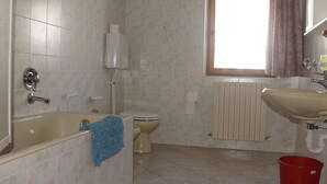 House | Bathroom - Comfy Holiday Home in Livigno near Ski Area (Livigno)