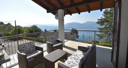 Rustic Villa With Lake Views