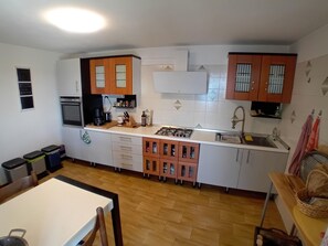 Ferienhaus | Eigene Küche | Herdplatte, Wasserkocher mit Kaffee-/Teezubehör
