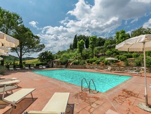 Pool - Villa in Siena With Pool and Tuscan Views (Siena)