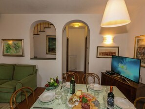 House | Dining - Villa in Siena With Pool and Tuscan Views (Siena)