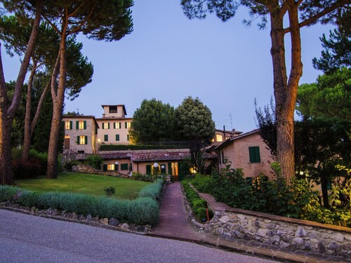 Villa in Siena With Pool and Tuscan Views