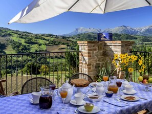 Apartment | Dining - Elegant Stone House w/ Pool (Monte San Martino)